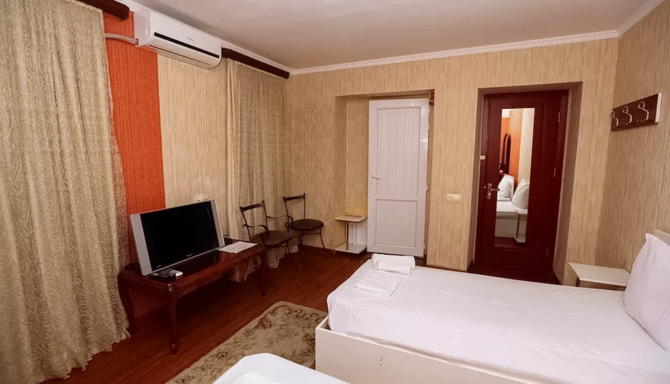 هتل ایساکا تفلیس